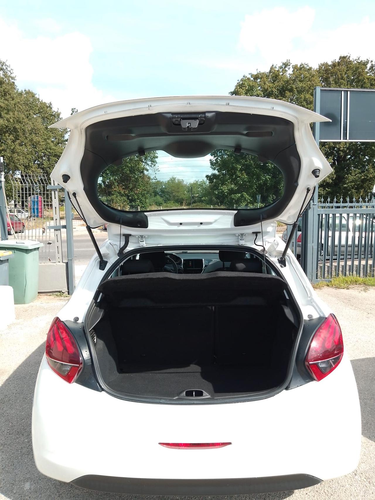 Peugeot 208 BlueHDi 100 5 porte Allure