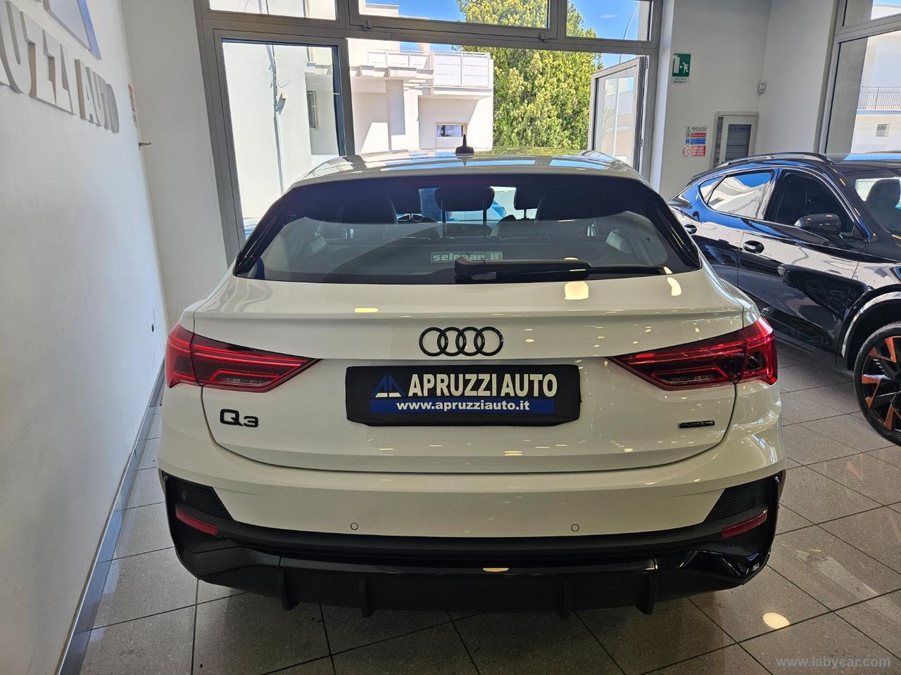 AUDI Q3 SPB 35 TDI quattro S tr. Ident. Black S-LINE EDITION