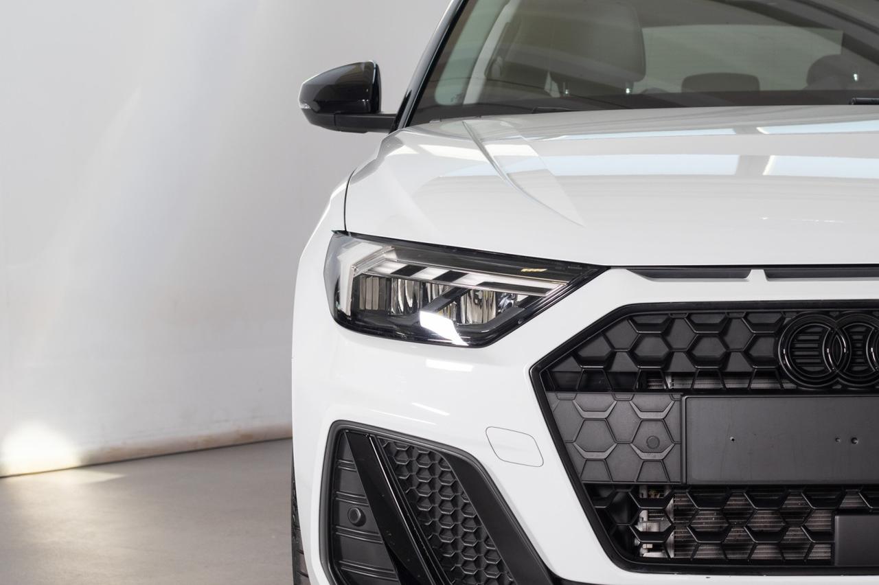 Audi A1 Sportback 30 Tfsi S-line S-tronic Identity Black