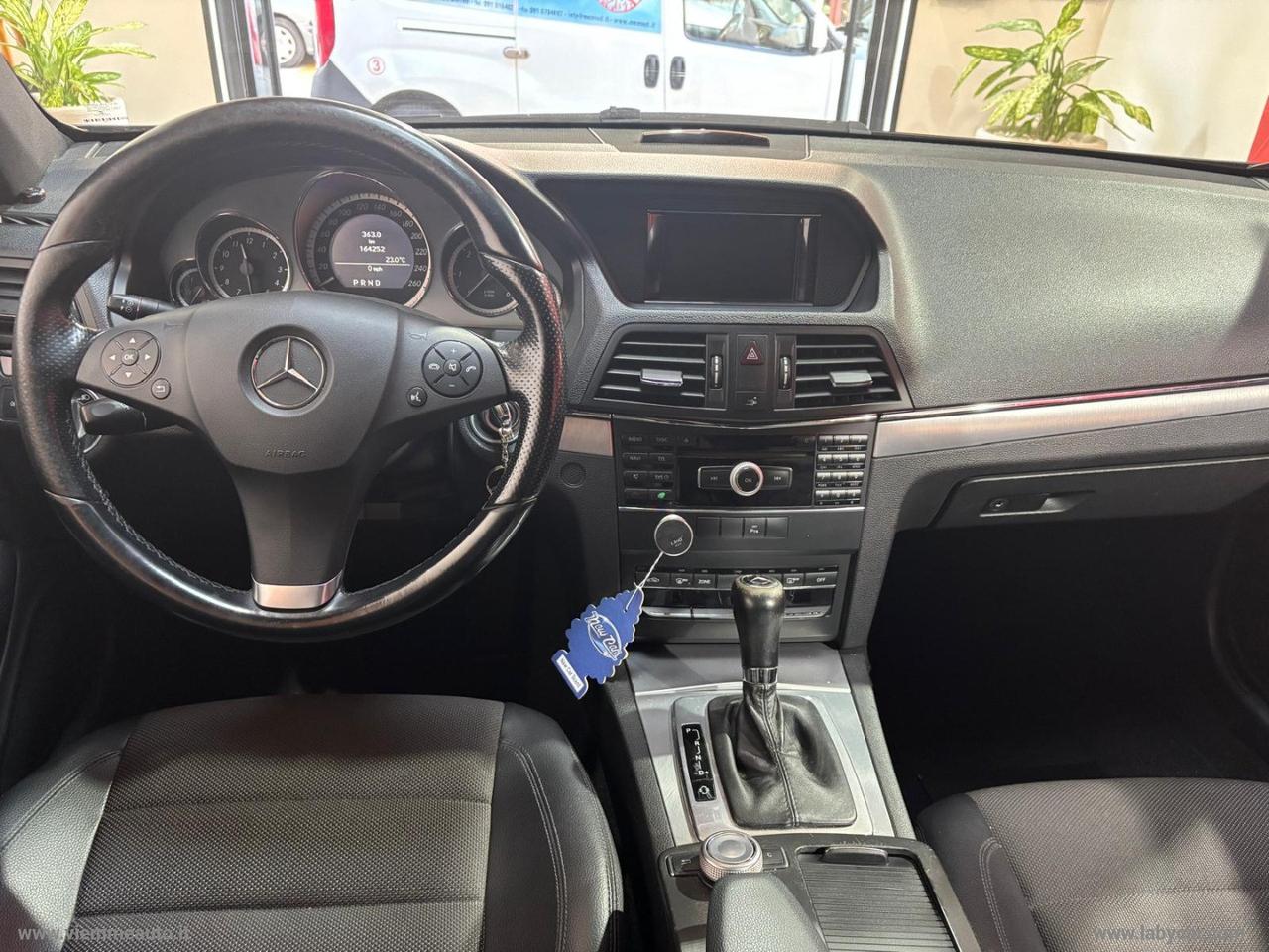 MERCEDES-BENZ E 220 CDI Coupé BlueEFFICIENCY Avantg.