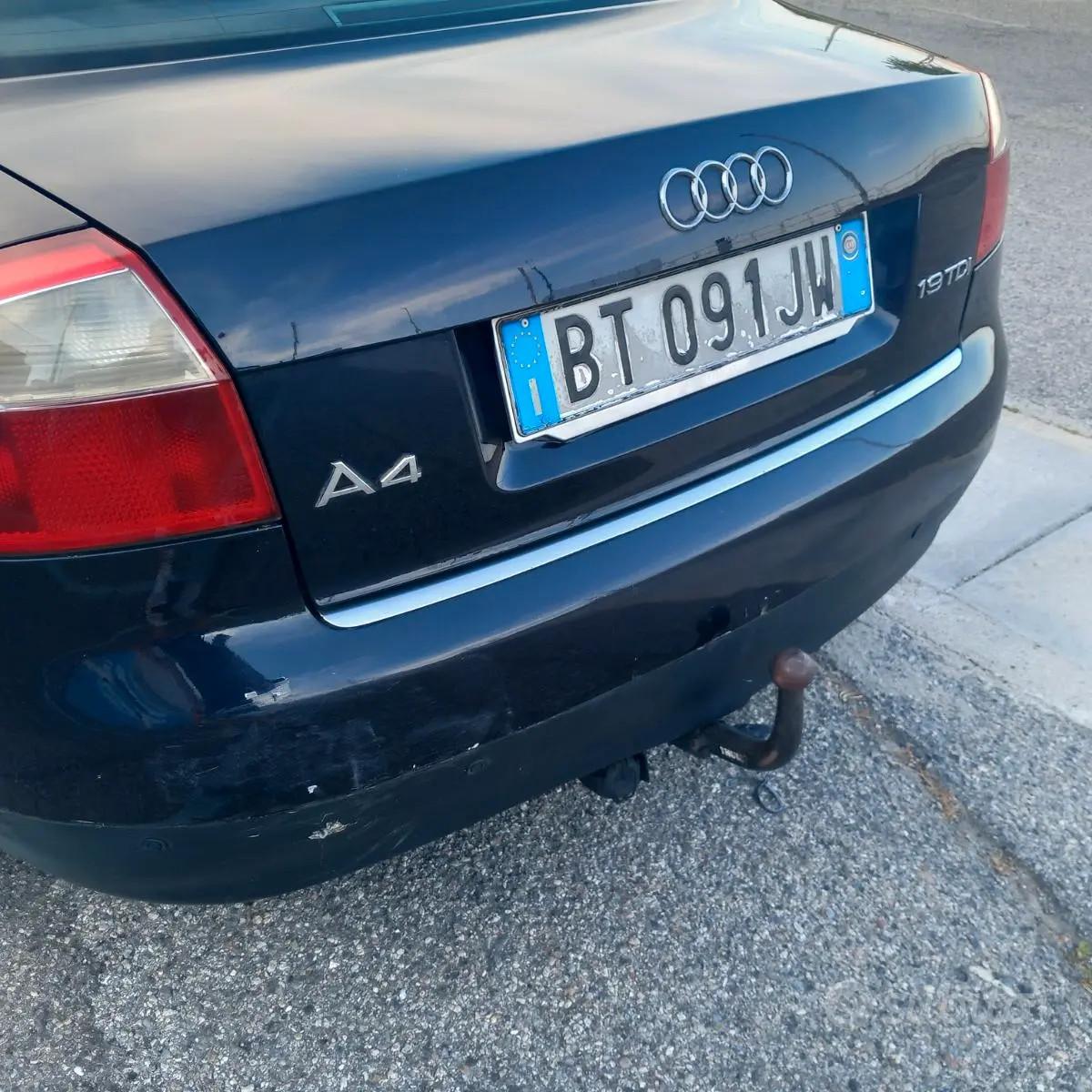 AUDI A4 1.9 TDI (GANCIO DI TRAINO)