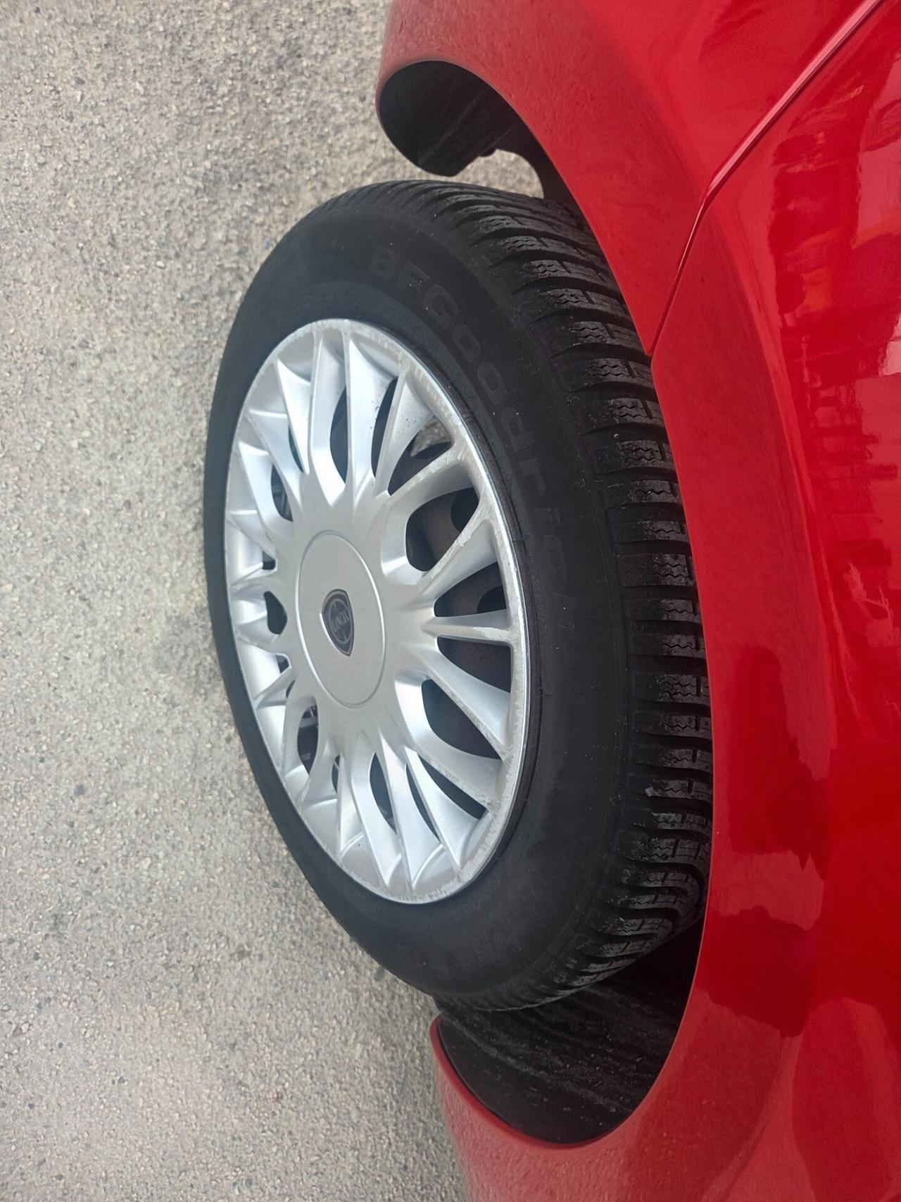 LANCIA YPSILON 1.2 BENZ 4 CILINDRI SOLI KM 66000 CERTIF