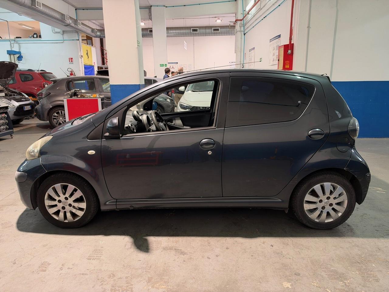 Toyota Aygo 1.0 12V VVT-i 5 porte Sol