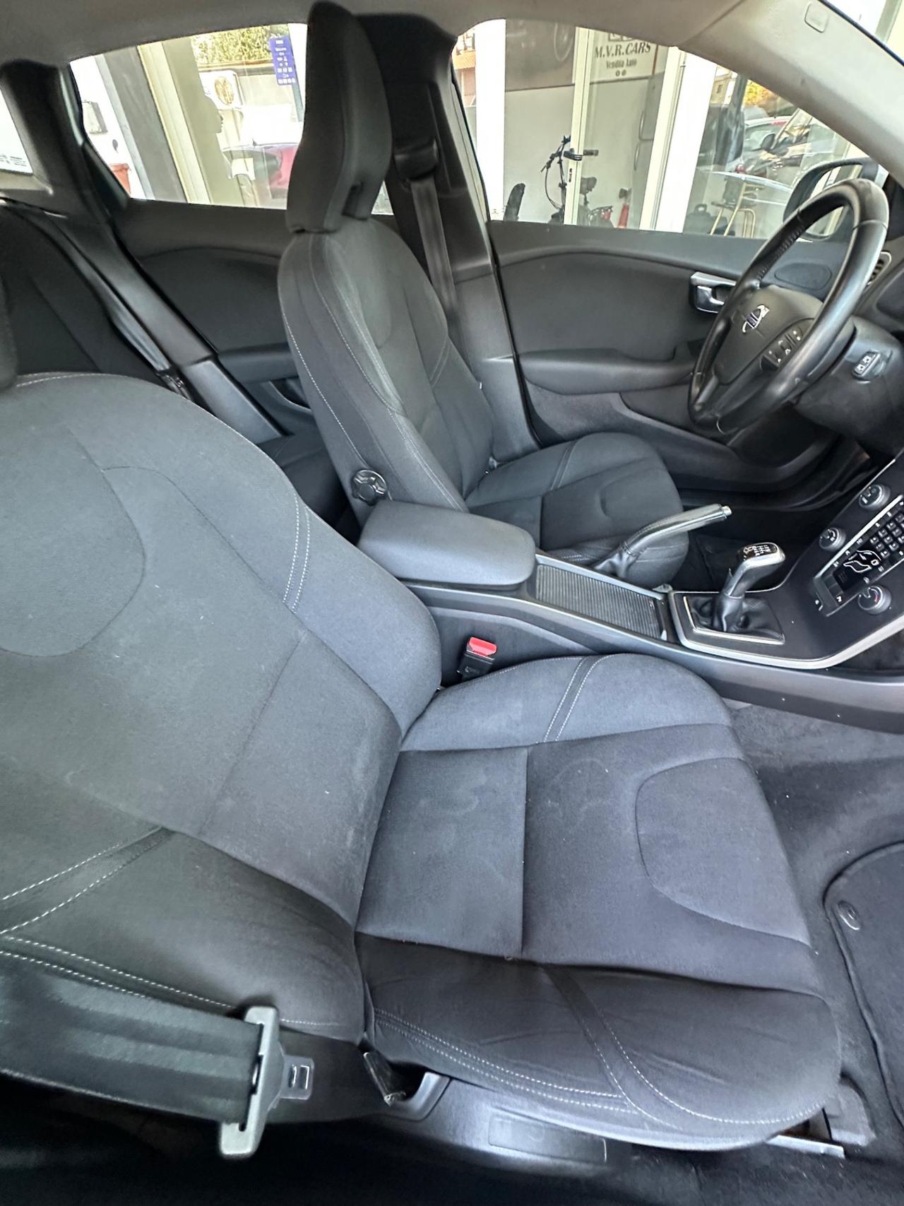 Volvo V40 D2 R-design Momentum