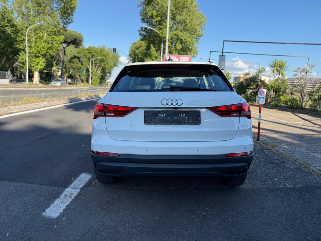 Audi Q3 45 TFSI e S tronic Business