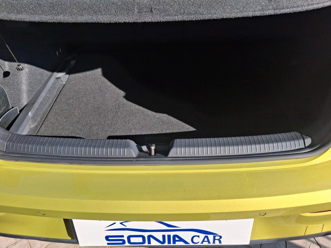 Volkswagen Golf 1.0 TSI EVO Life adatta anche neopatentati