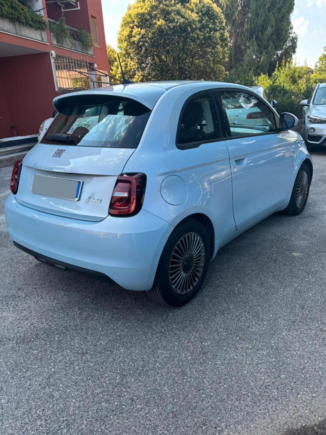 Fiat 500e Berlina 42 kWh Icon- UNIPRO.
