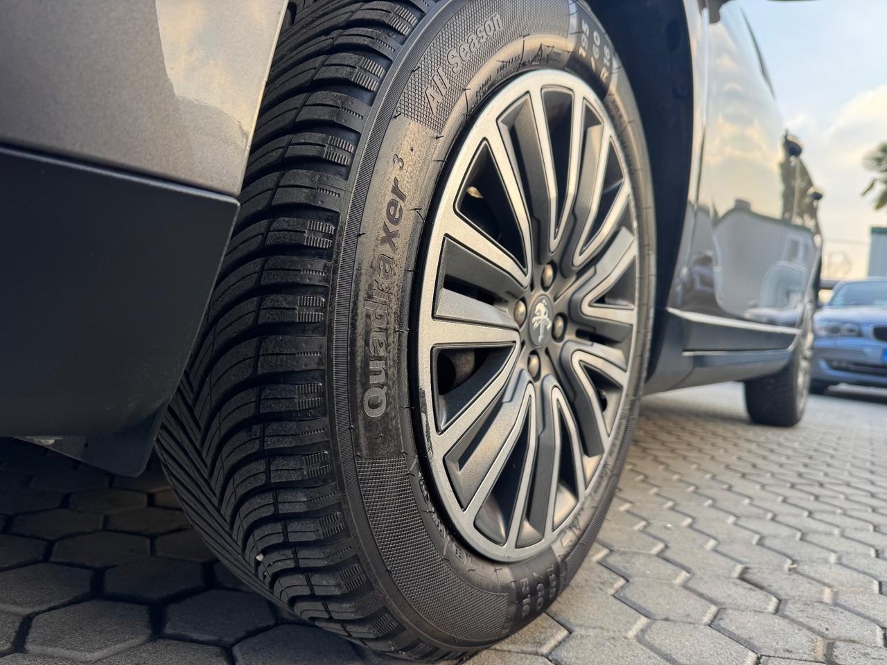 Peugeot 2008 1.2 ADATTA A NEOPTATENTATI PureTech 82 Allure