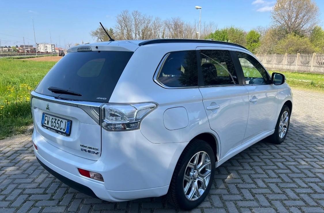 Mitsubishi Outlander 2.0 MIVEC 4WD CVT Intense