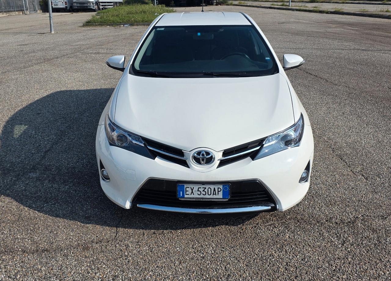 Toyota Auris 1.4 D-4D Lounge