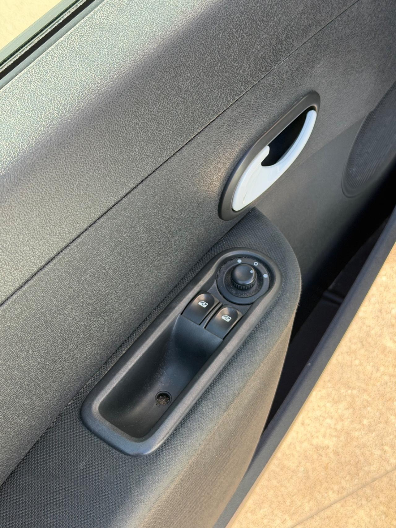 Renault Clio 1. 2- GPL 06/2032- Tagliandata- Neopatentati