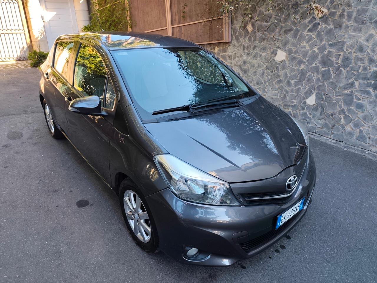 Toyota Yaris 1.3 5 porte Lounge 2012