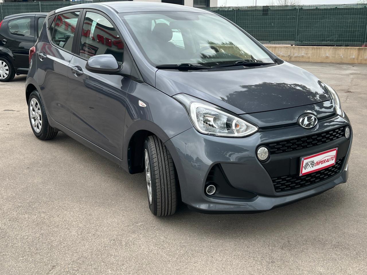 Hyundai i10 1.0 LPGI Econext Login GARANZIA