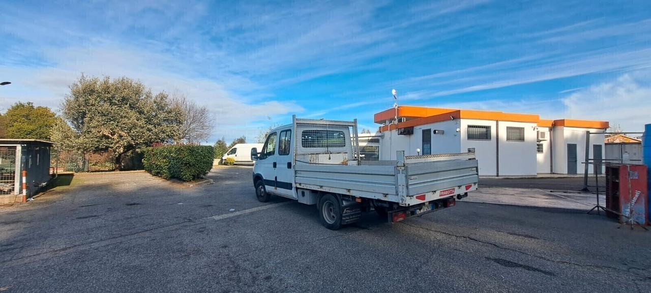IVECO DAILY CON POSTI E CASSONE
