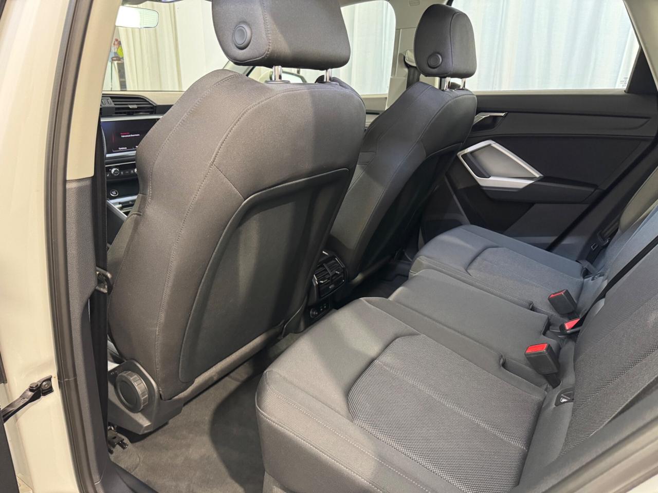 Audi Q3 35 TDI Business Advanced