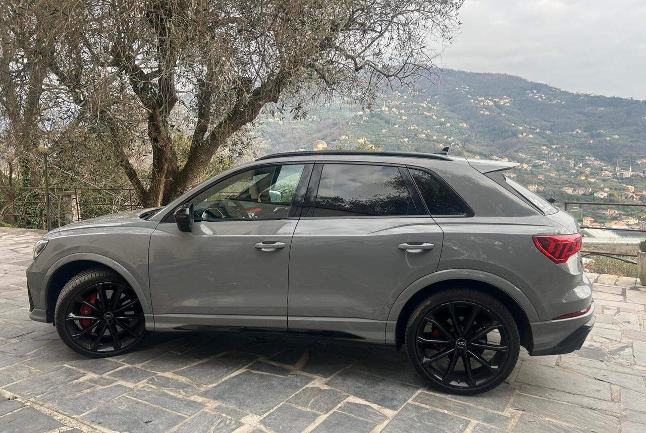 Audi Q3 RS Q3 quattro S tronic