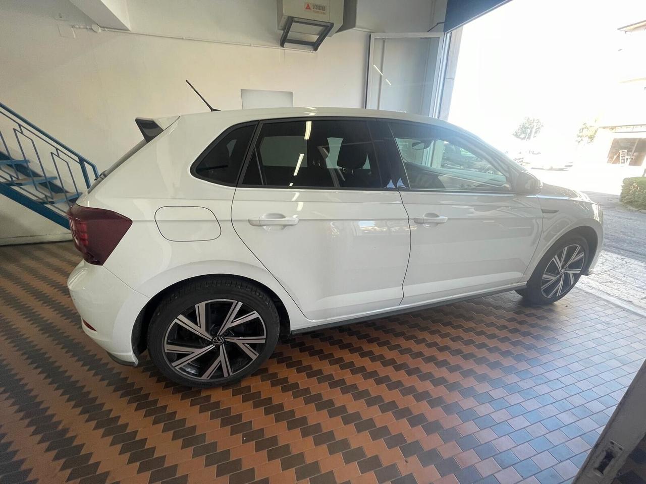 Volkswagen Polo 1.0 TSI DSG R-Line