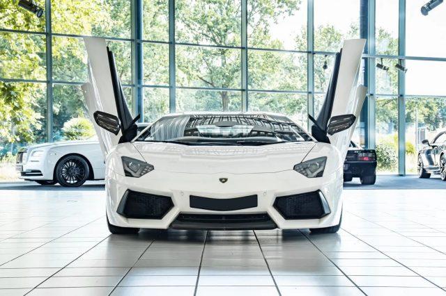 LAMBORGHINI Aventador 6.5 V12 LP700-4