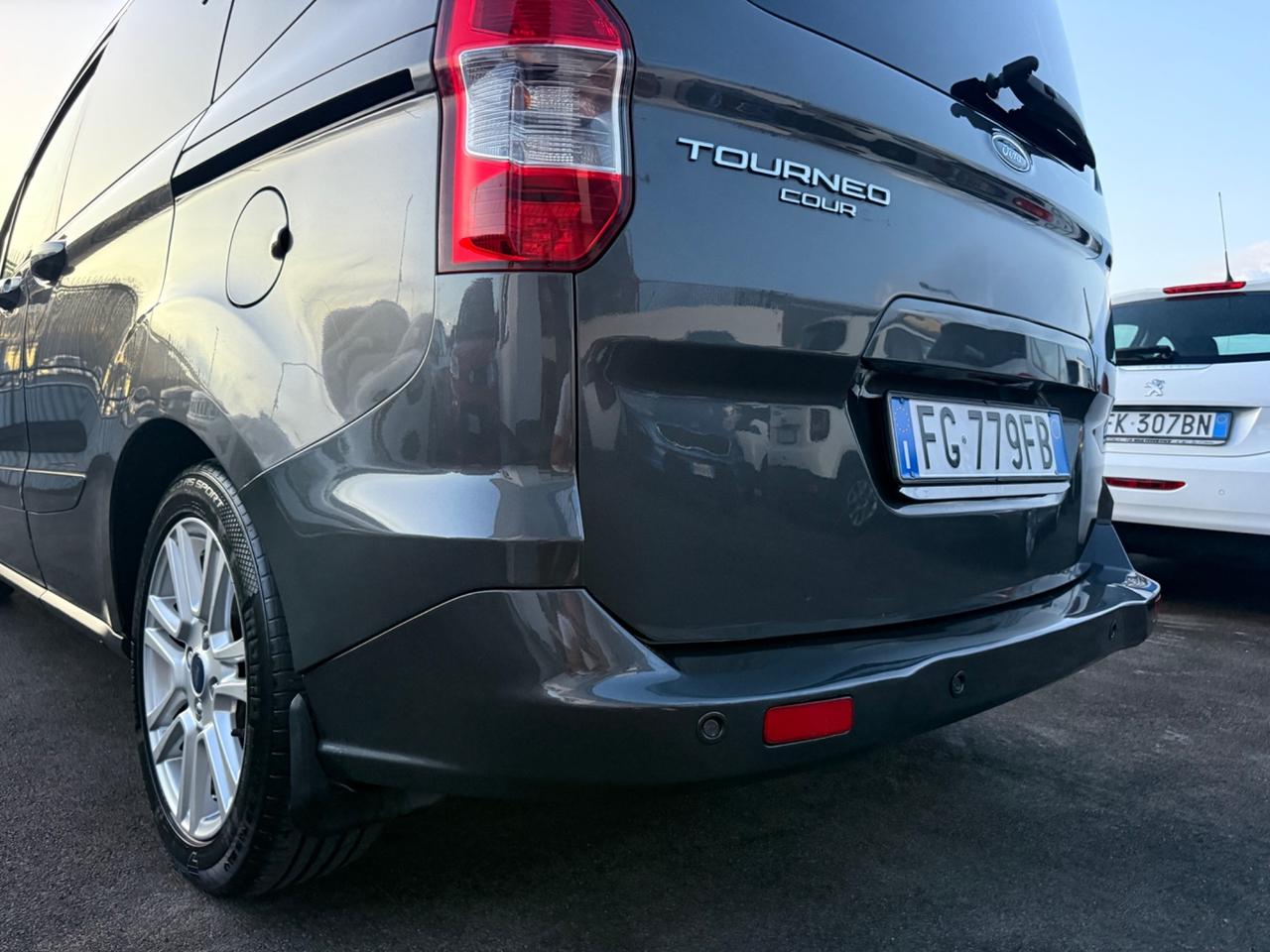 Ford Tourneo Courier 1.5 TDCI 75 CV Titanium