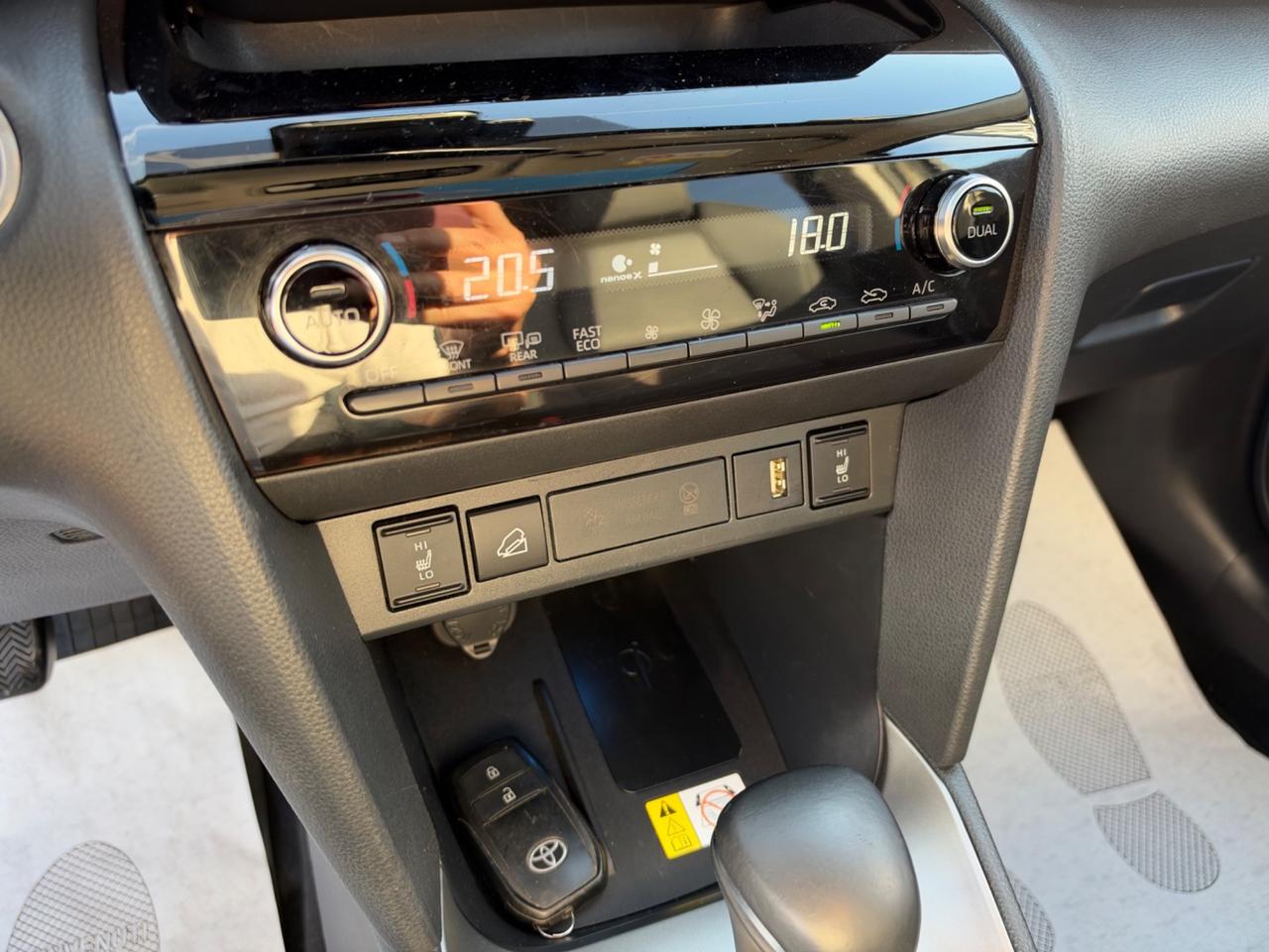 Toyota Yaris Cross 1.5 Hybrid 5p. E-CVT AWD-i Lounge