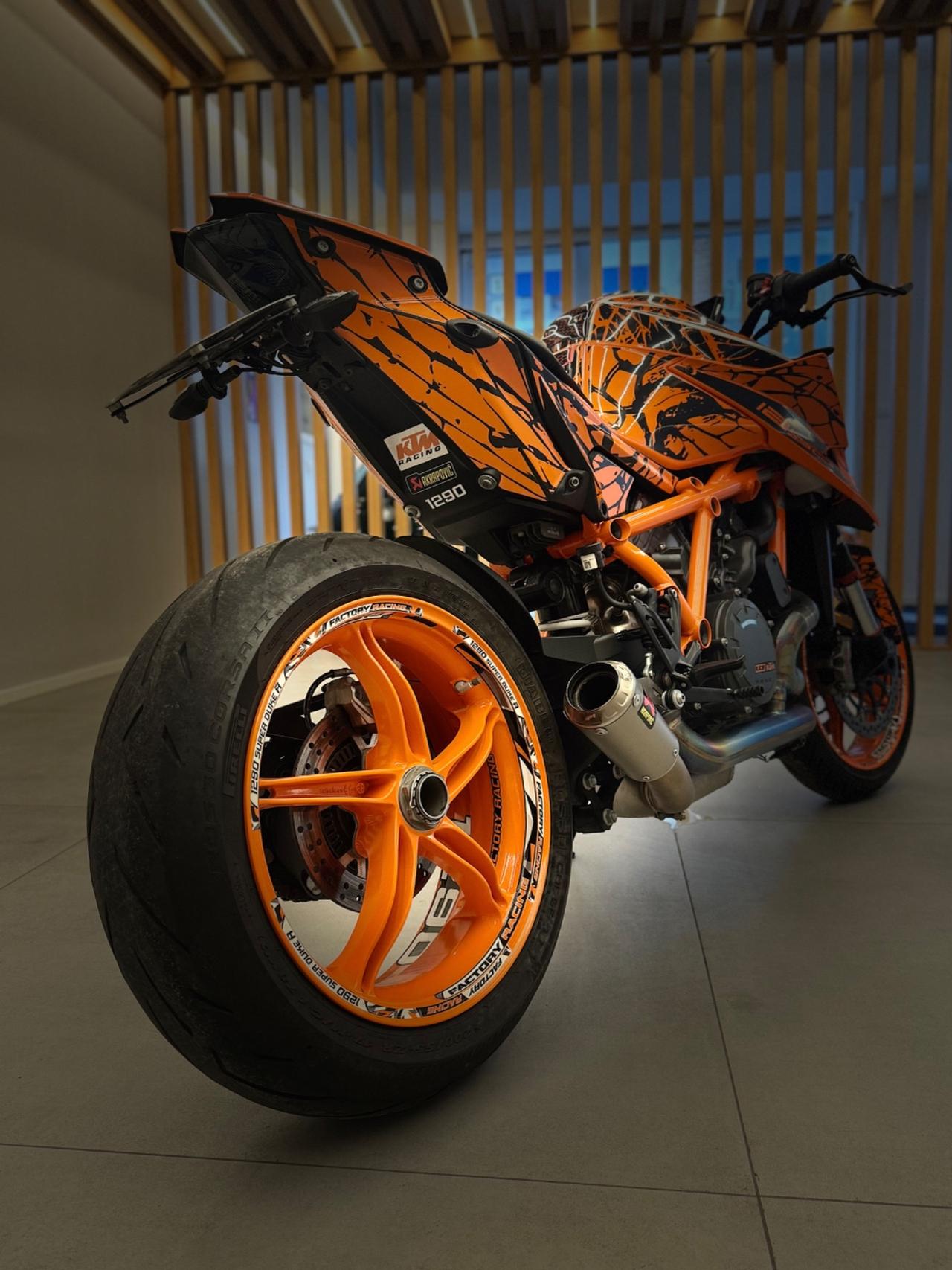 KTM SUPERDUKE 1290 R SCARICO AKRAPOVIC