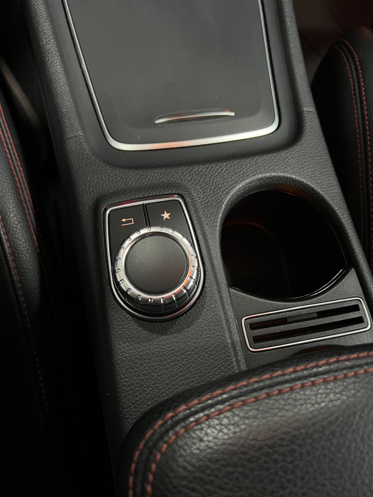 Mercedes Benz GLA 200d Aut. Premium AMG 136 cv