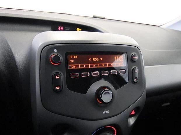 TOYOTA AYGO CONNECT X-COOL 1.0 M-MT (72 CV)