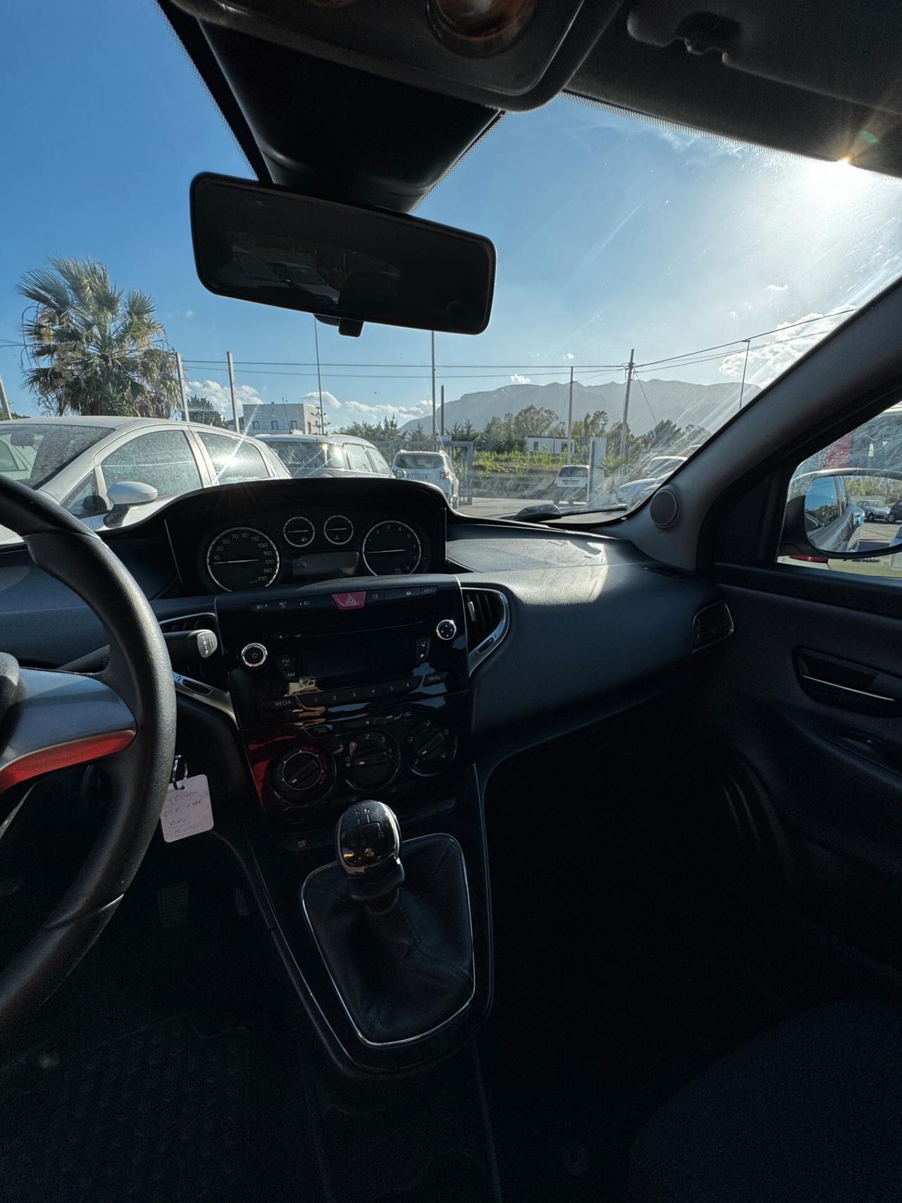 Lancia Ypsilon 1.2 69 CV 5 porte S&S Silver