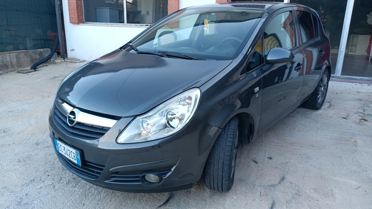 Opel Corsa 1.2 benzina GPL anno 2010 chilometri 170.000