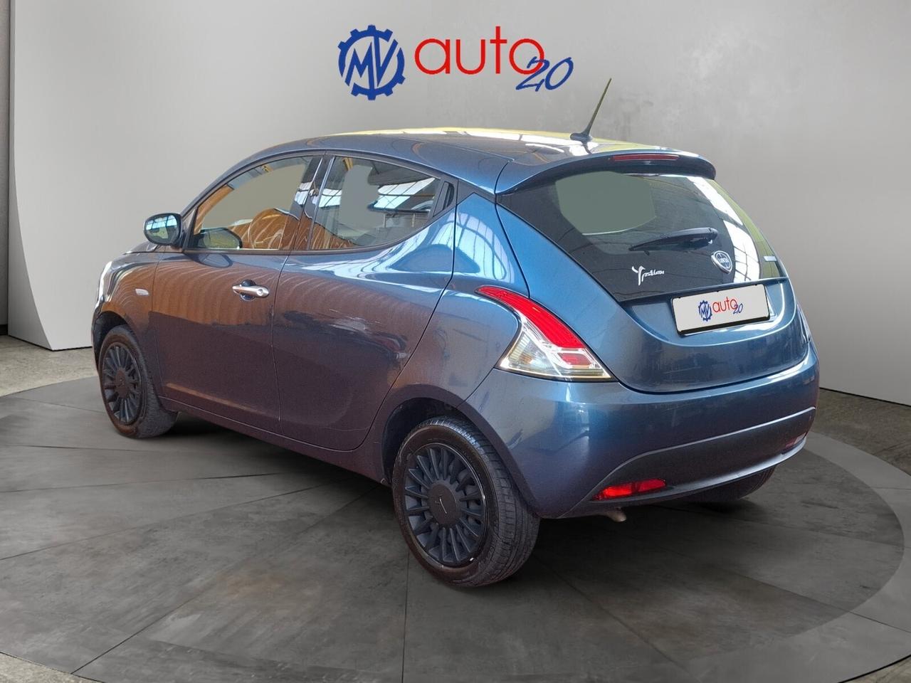 Lancia Ypsilon 1.0 FireFly 5 porte S&S Hybrid Ecochic Silver