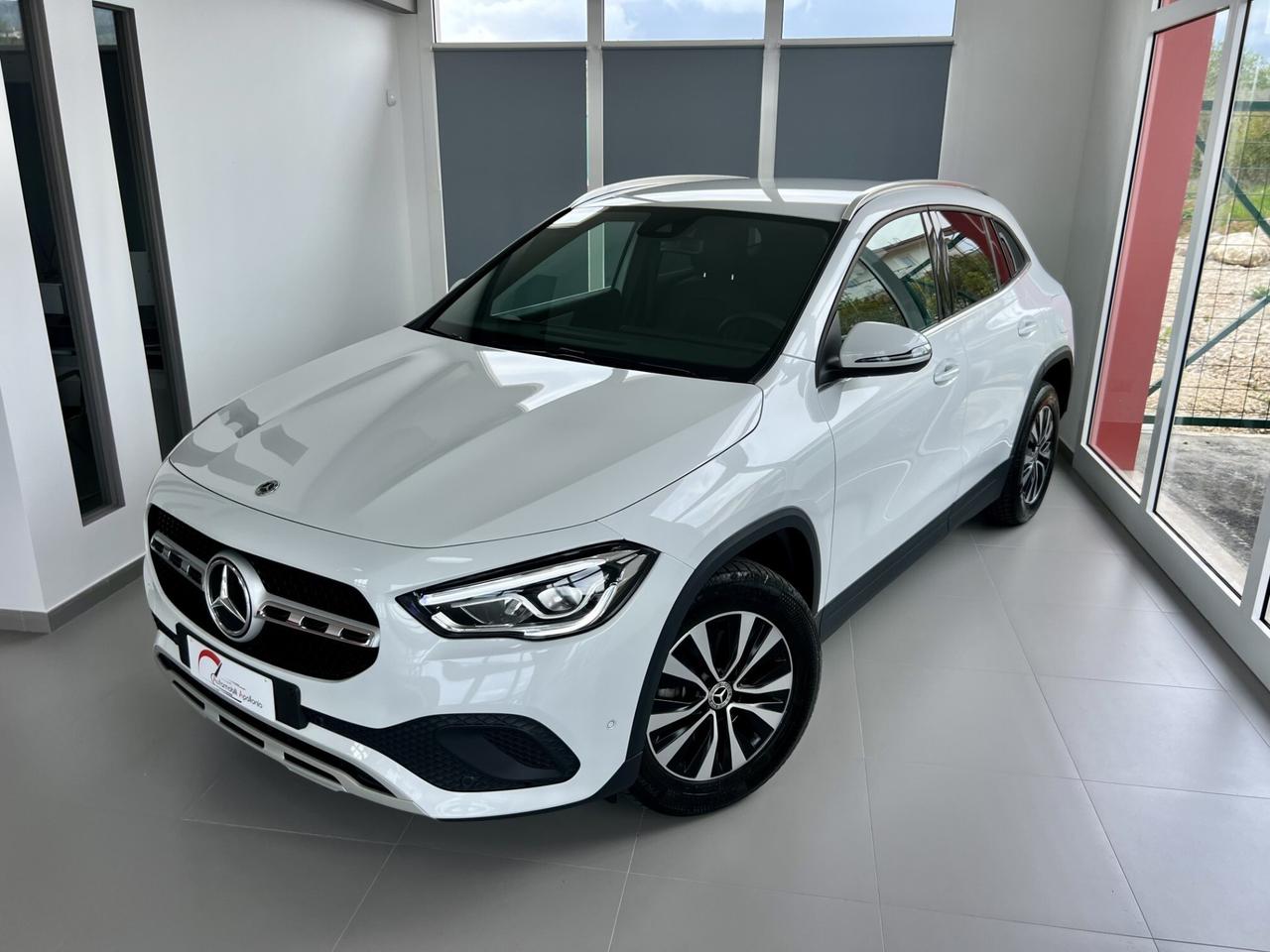 MERCEDES GLA 180 d Aut. Business Extra - 2021