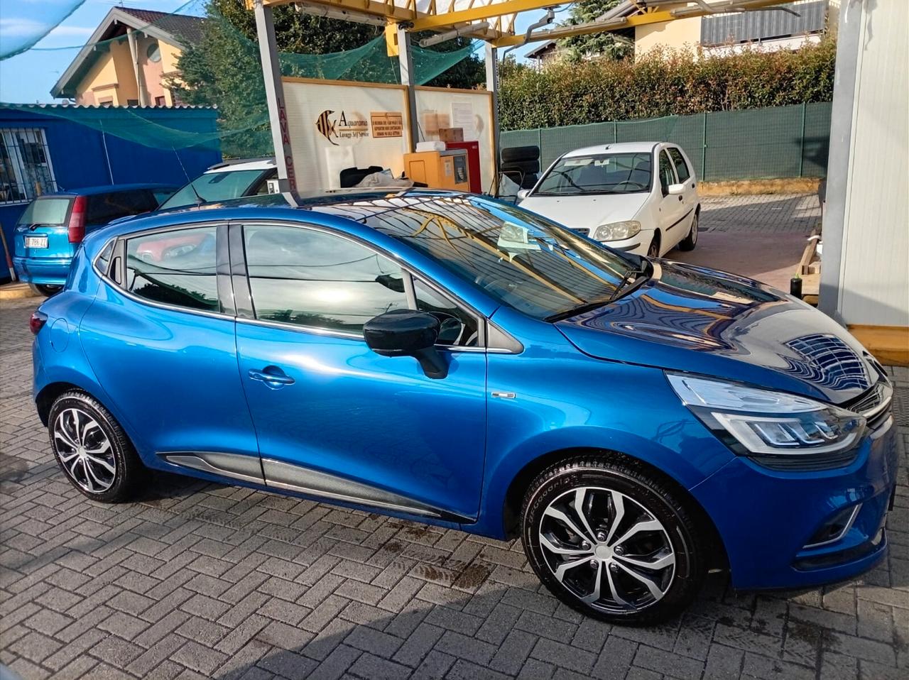 Renault Clio TCe 12V 90 CV 5 porte Moschino Intens