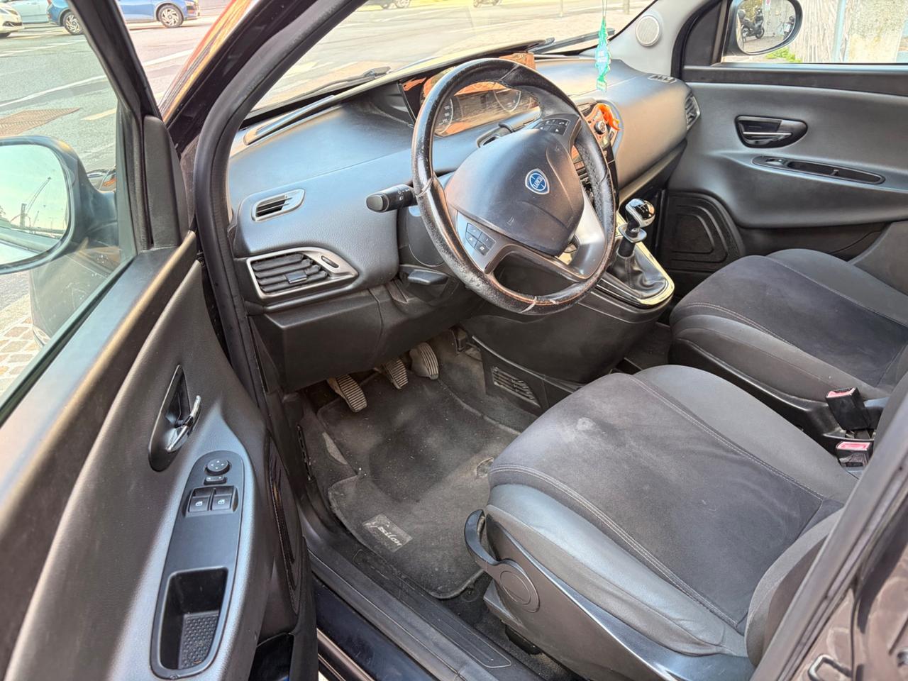Lancia Ypsilon 1.2 69 CV 5 porte S&S Silver