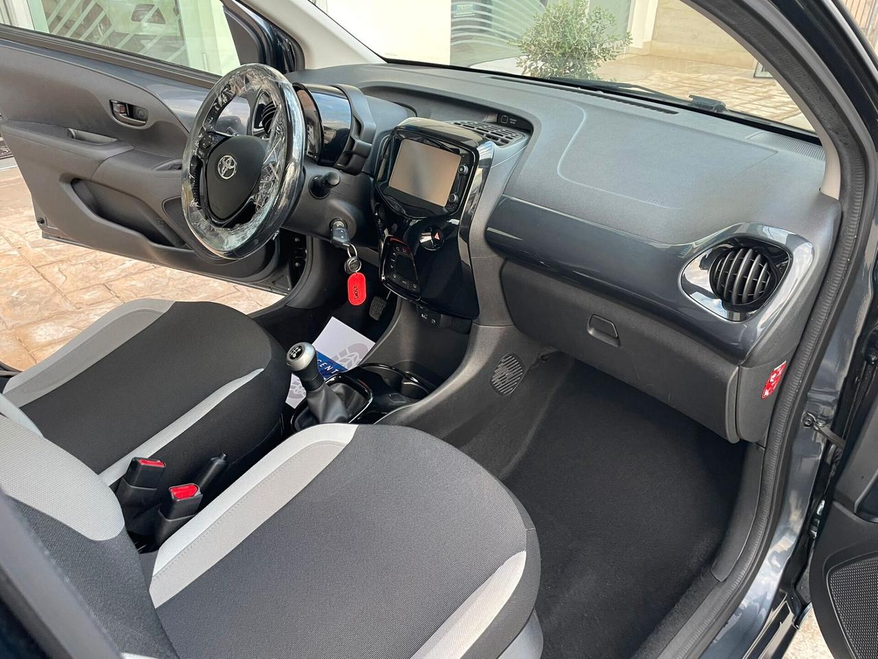 Toyota Aygo 1.0 VVT-i 69 CV 5 porte x-wave