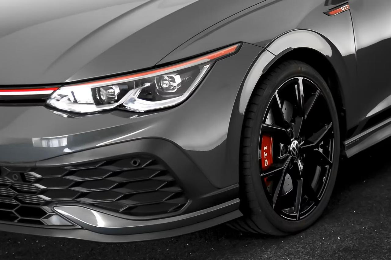 Volkswagen Golf GTI VIII Clubsport 2.0 TSI IQ.Light NAVIGATORE TETTO PANORAMICO