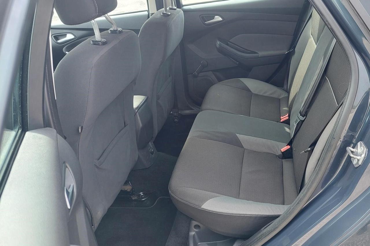 CONSUMI RIDOTTI -FORD FOCUS 1.6 -POCHI CHILOMETRI