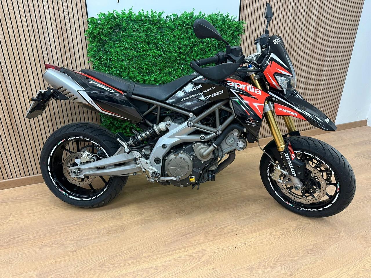 APRILIA DORSODURO 750 FACTORY 2011 DA 99€ AL MESE