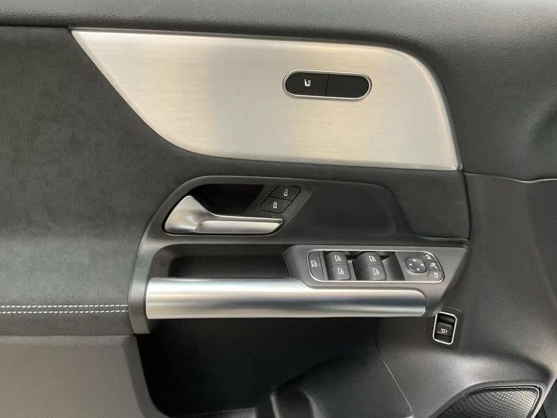 Mercedes-Benz GLA GLA 180 AMG Line Adv Plus CAMERA MBUX LED