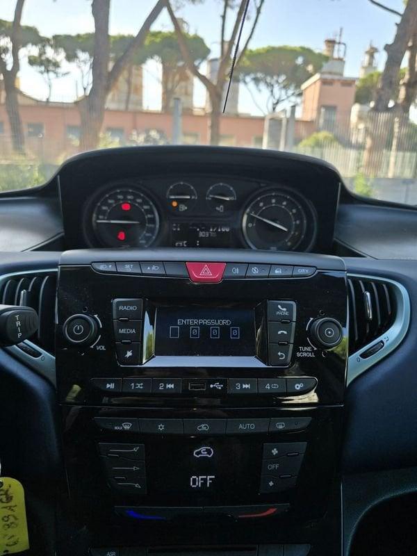 Lancia Ypsilon 1.0 FireFly 70cv Hybrid Silver Plus