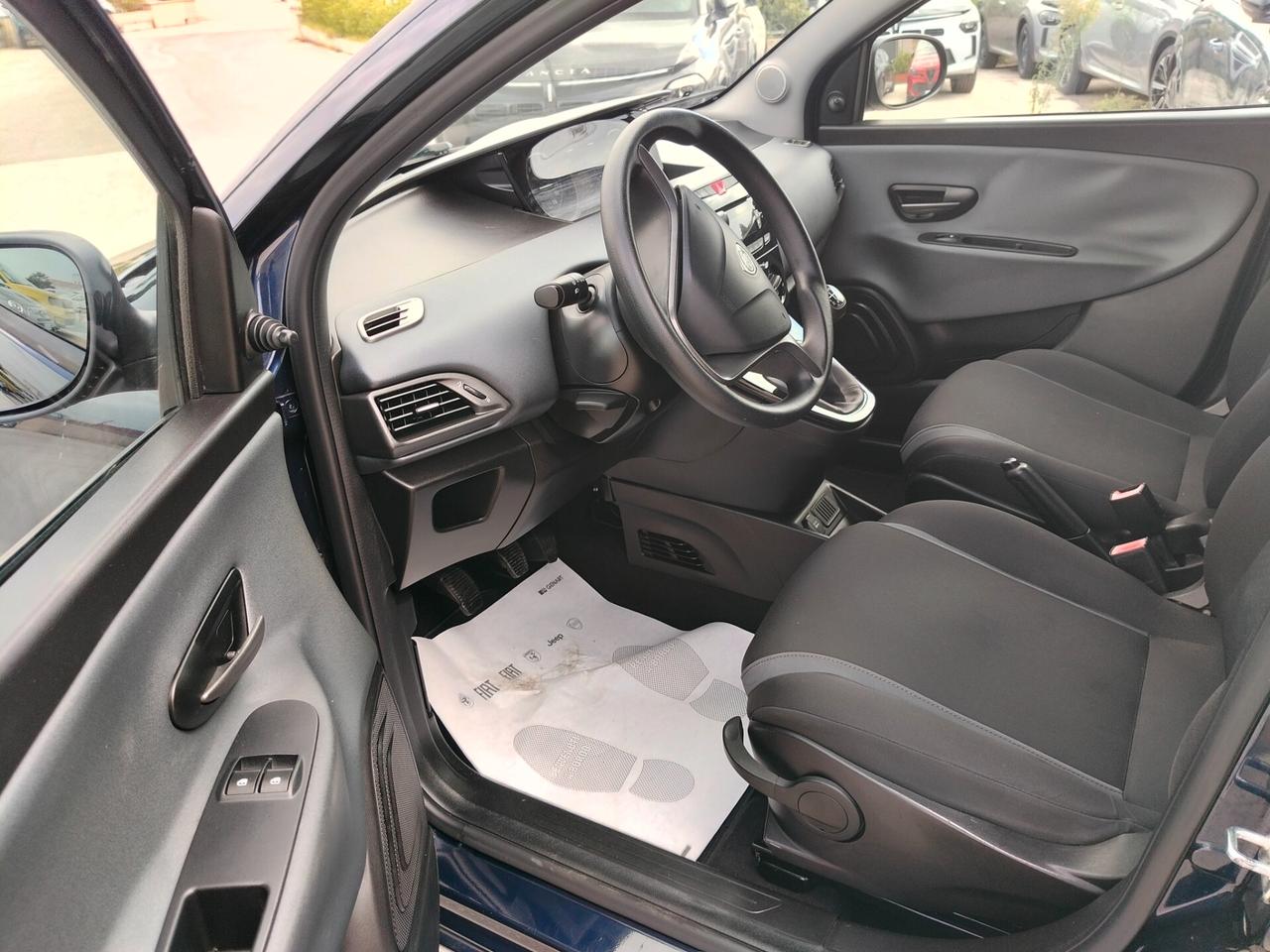 Lancia Ypsilon 1.2 69 CV 5 porte Silver