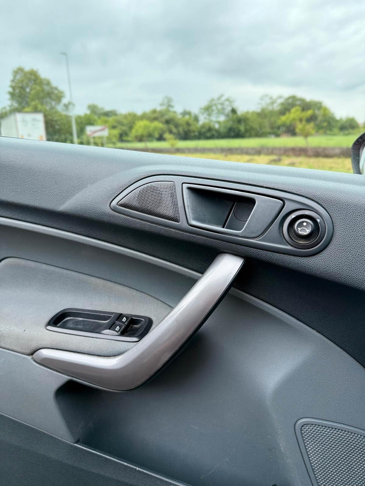 Ford Fiesta 1.2 82CV 3 porte Titanium