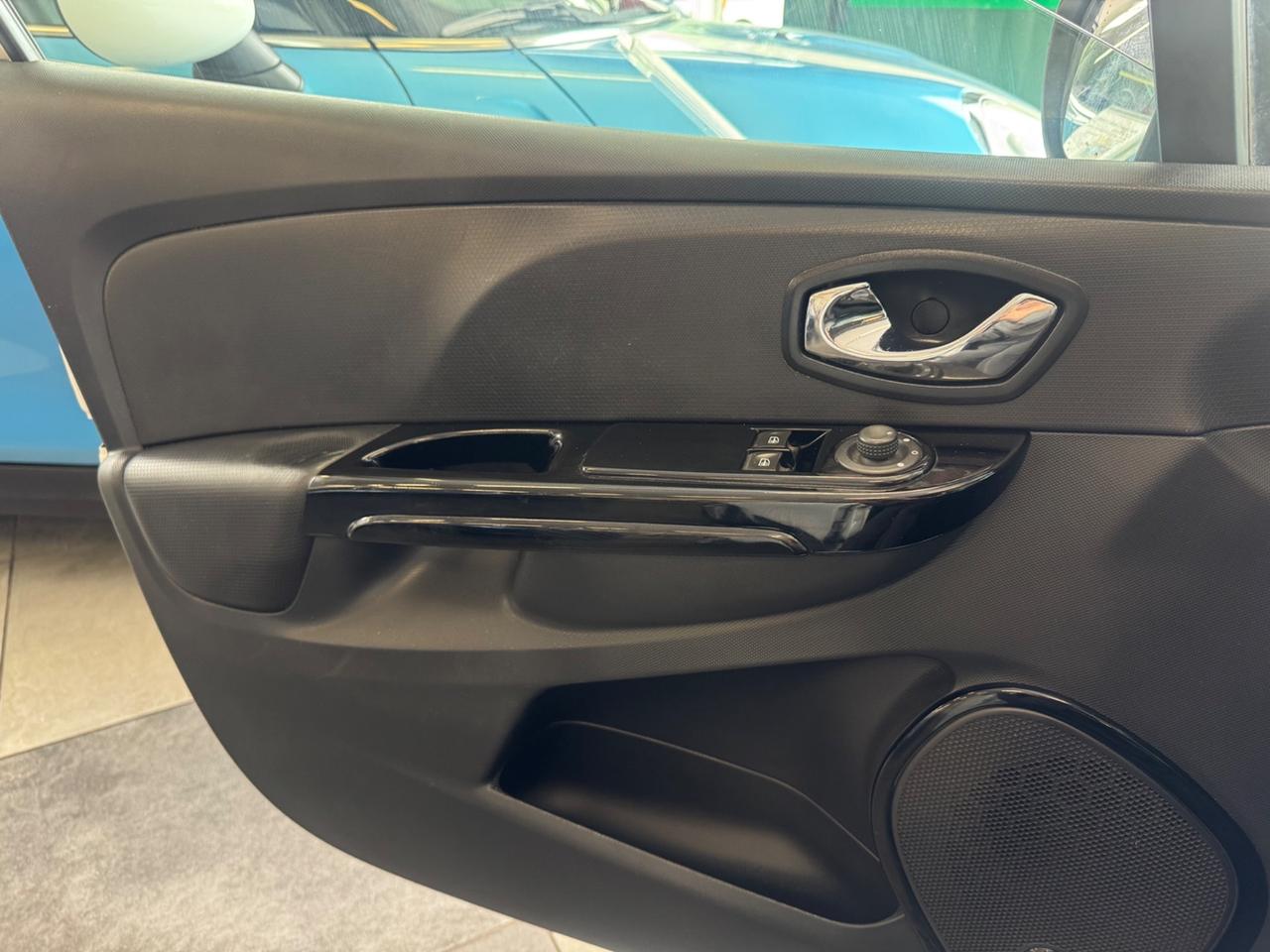 Renault Clio 1.2 75CV 5 porte Wave Metano Neopatentati