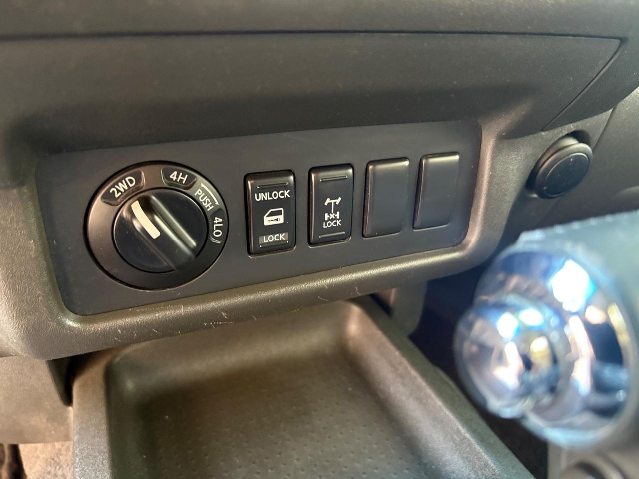 Nissan Navara 2.5 dCi Double Cab PICK UP HARD TOP