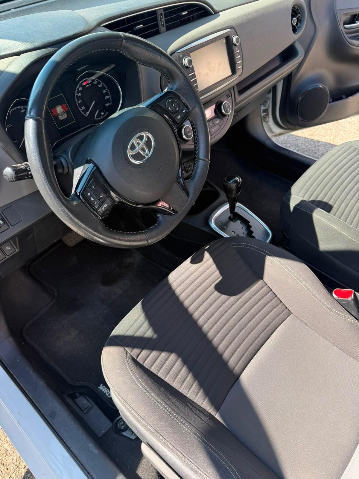 Toyota Yaris 1.5 Hybrid 5 porte Business