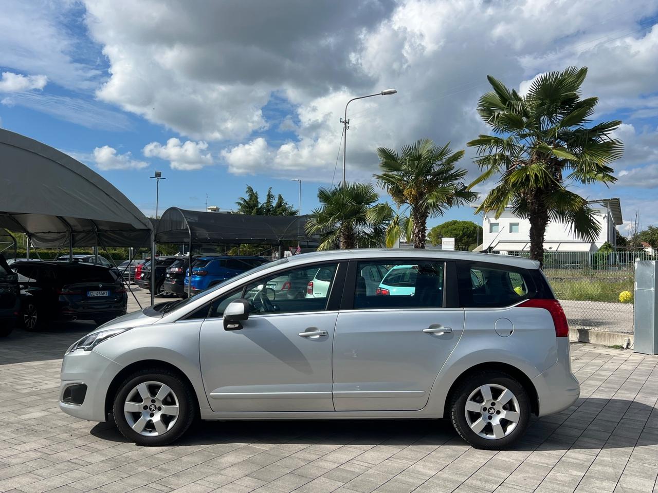 Peugeot 5008 1.6 VTi 120CV 7 POSTI - GANCIO TRAINO