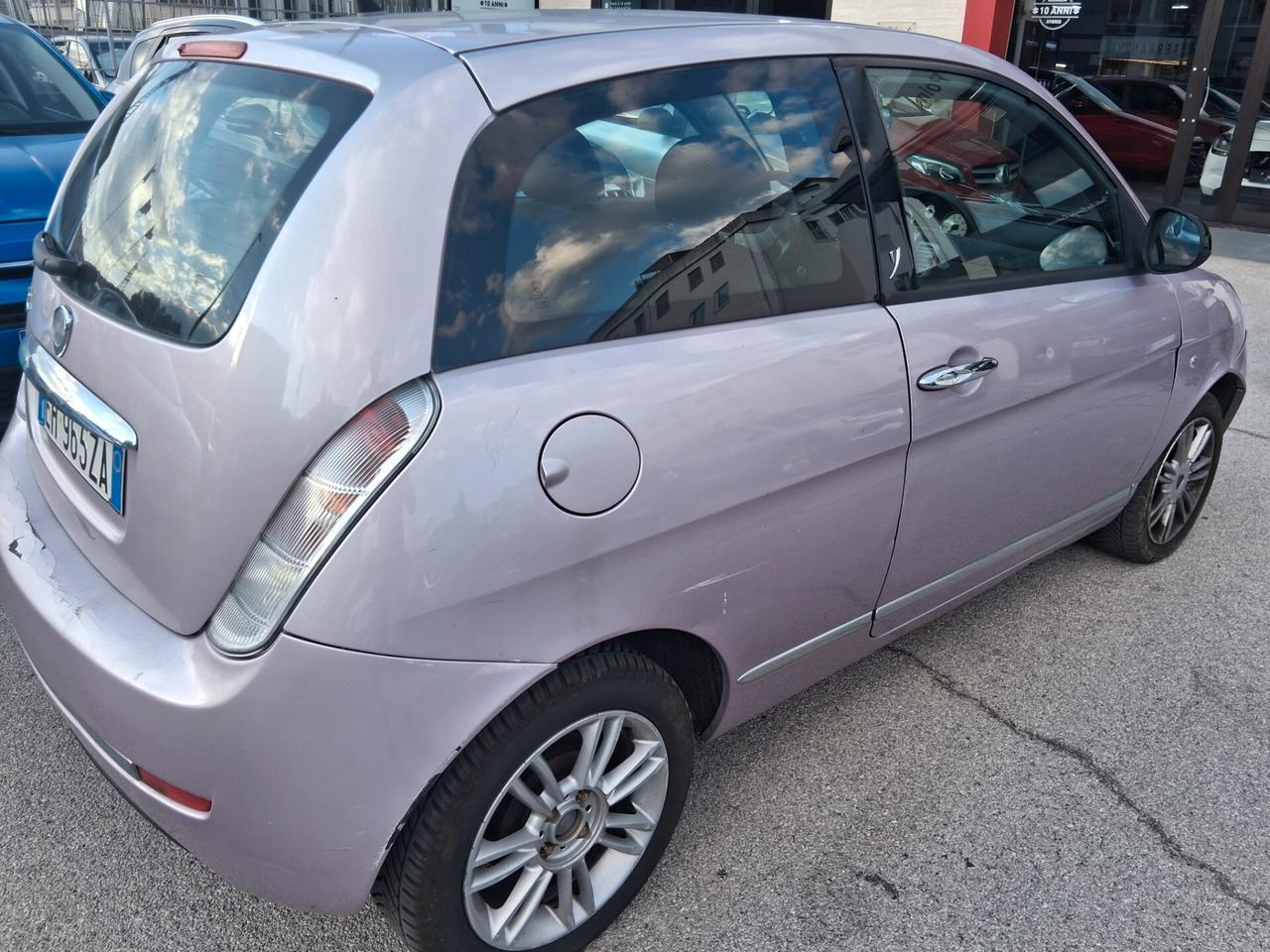 Lancia Ypsilon 1.3 MJT 75 CV Diva