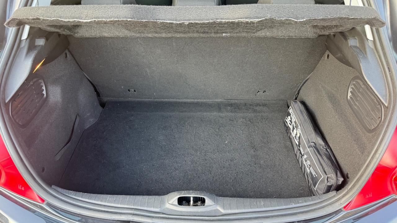 Peugeot 208 1.4 HDi 68 CV 5 porte Access