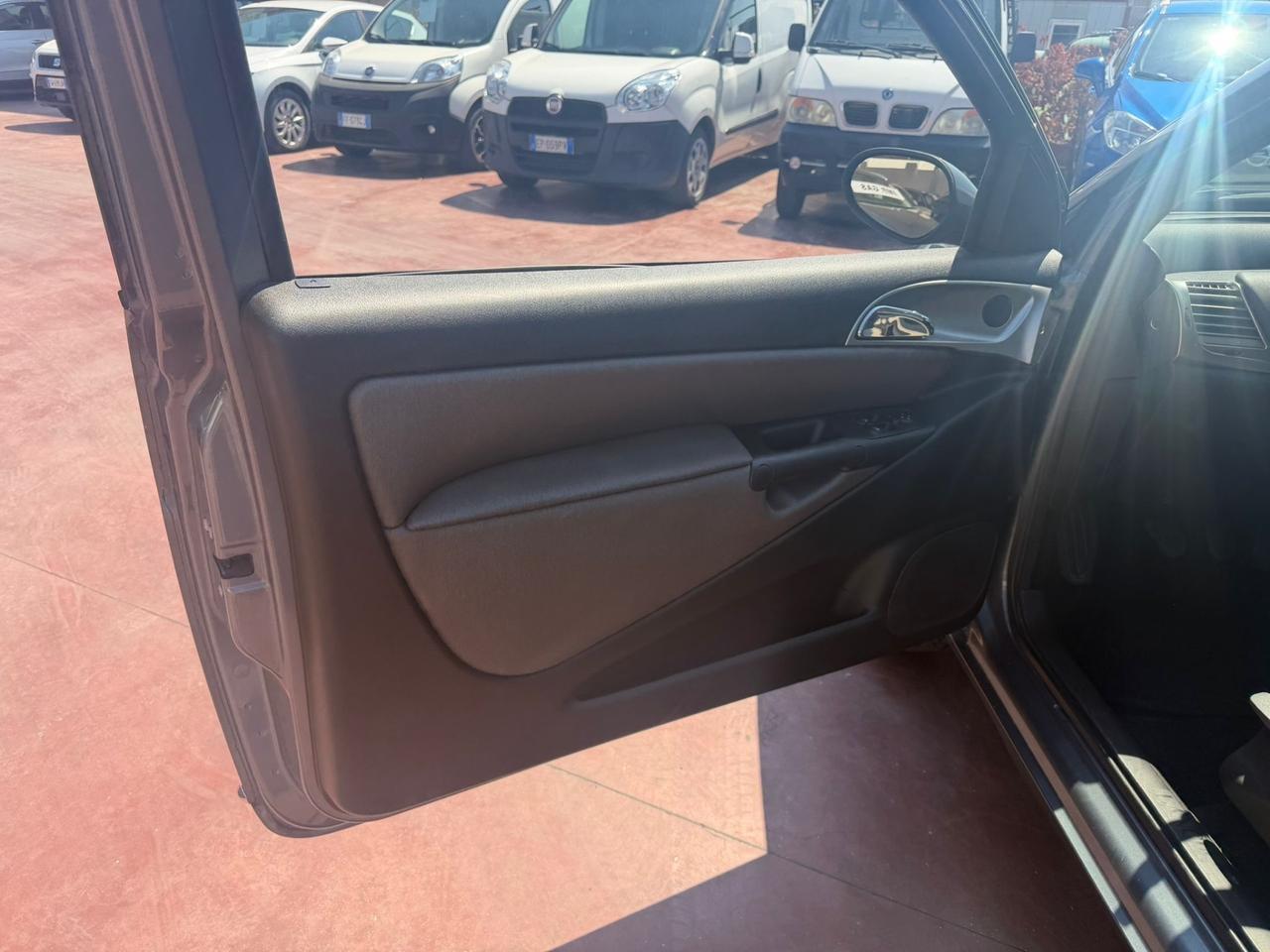 Lancia Ypsilon 1.3 MJT 75 CV Oro Bianco