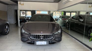 Maserati Ghibli V6 Diesel 275 CV Gransport TETTO