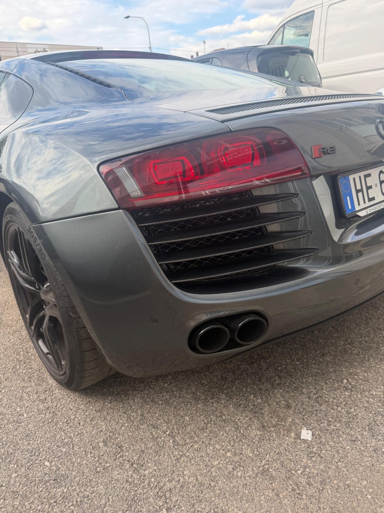 Audi R8 4.2 V8 FSI quattro R tronic